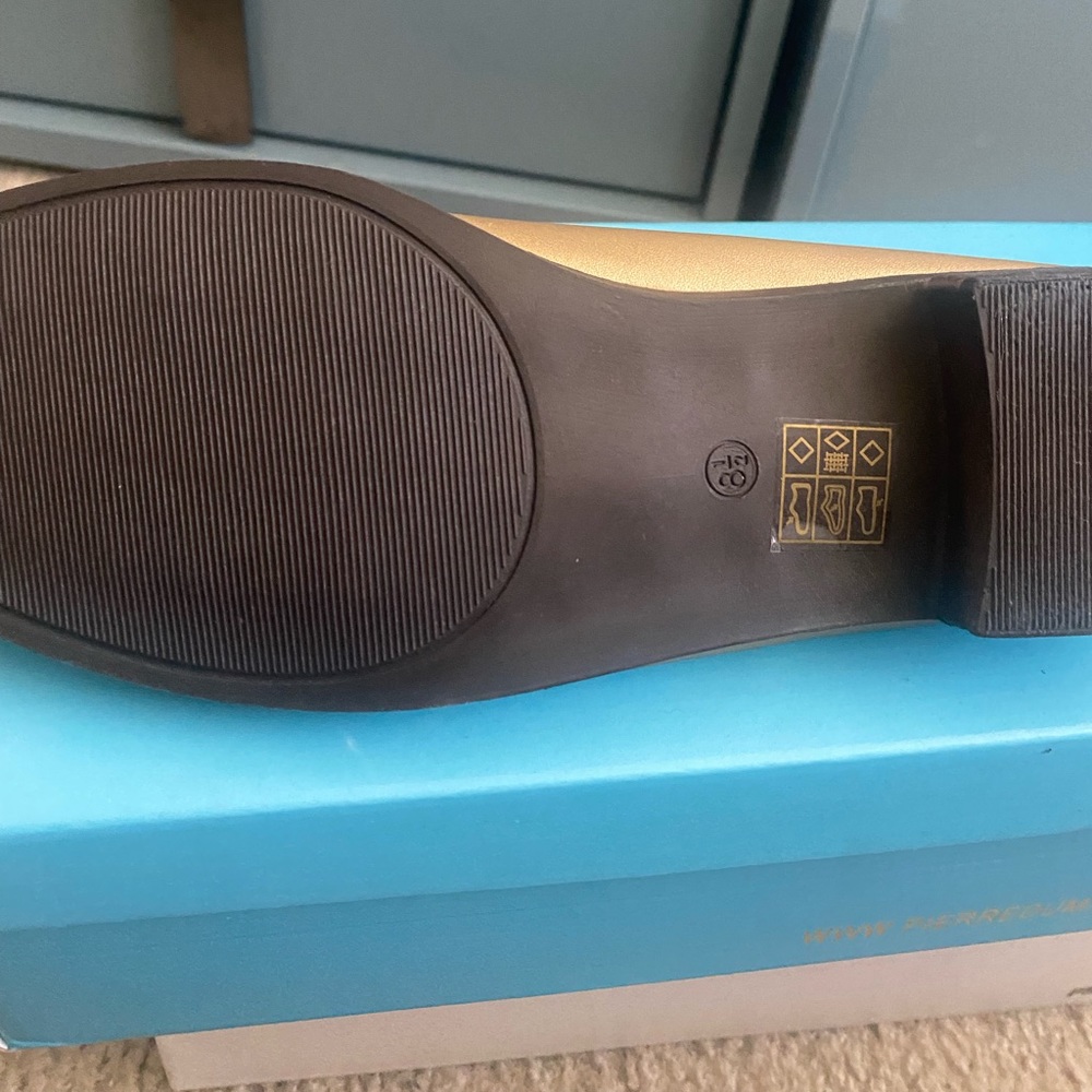 Nursing shoes